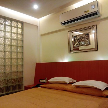 Hotel Metro Palace Bombay Extérieur photo