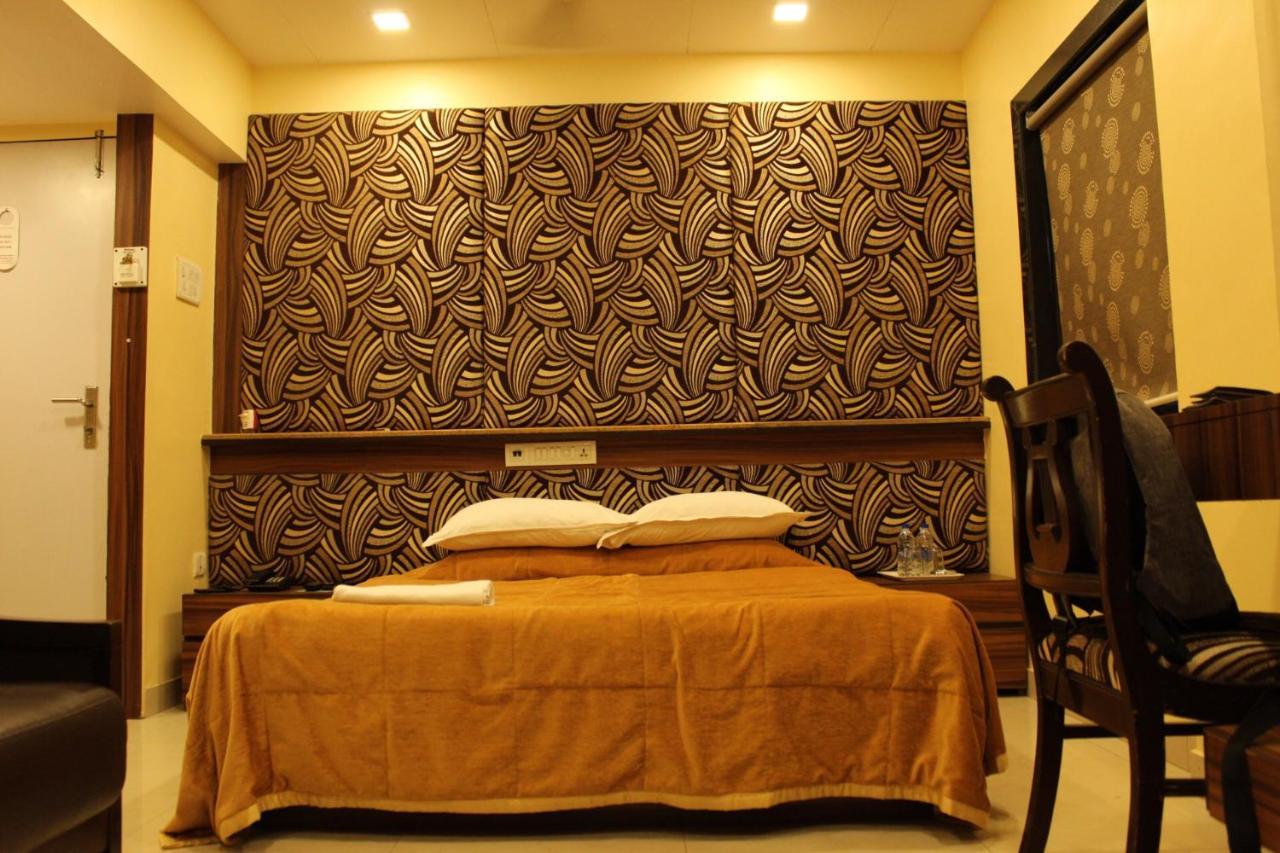 Hotel Metro Palace Bombay Extérieur photo