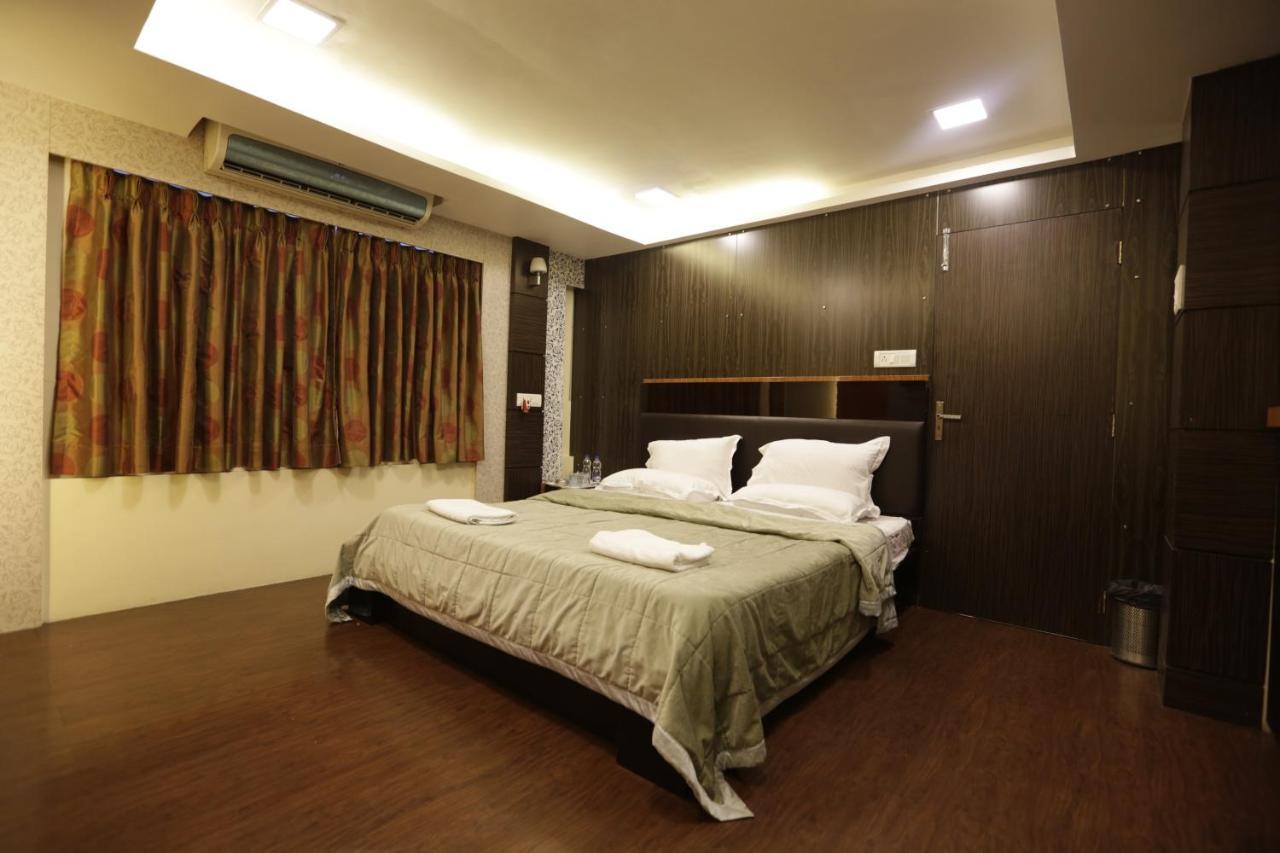 Hotel Metro Palace Bombay Extérieur photo