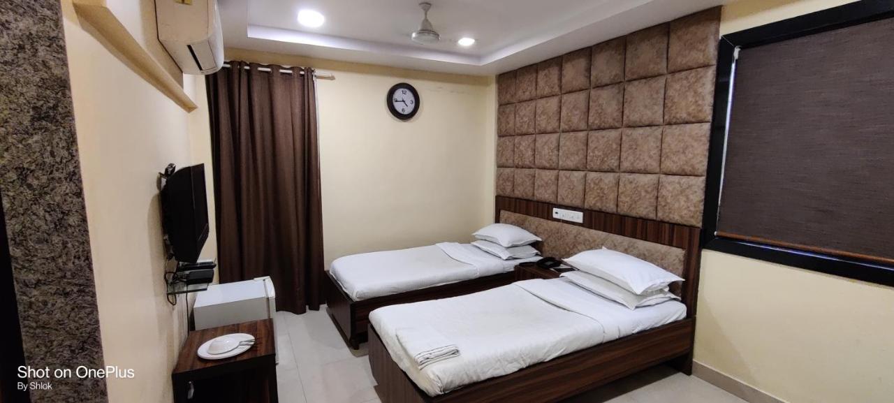 Hotel Metro Palace Bombay Extérieur photo