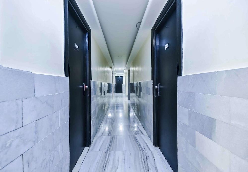 Hotel Metro Palace Bombay Extérieur photo