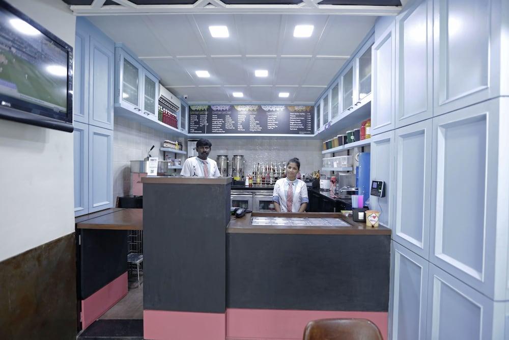 Hotel Metro Palace Bombay Extérieur photo