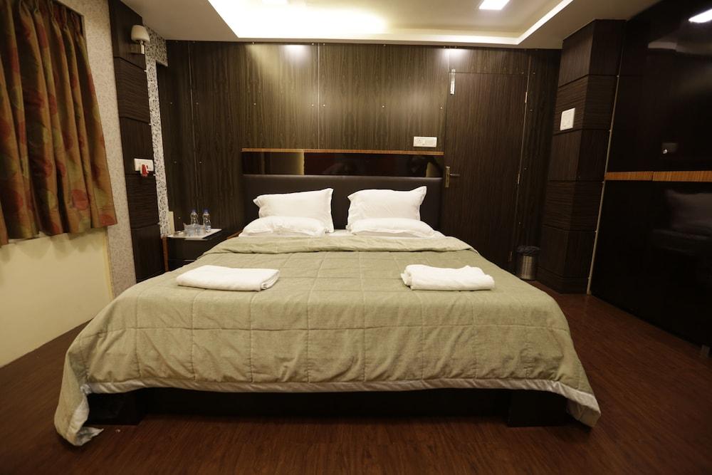 Hotel Metro Palace Bombay Extérieur photo