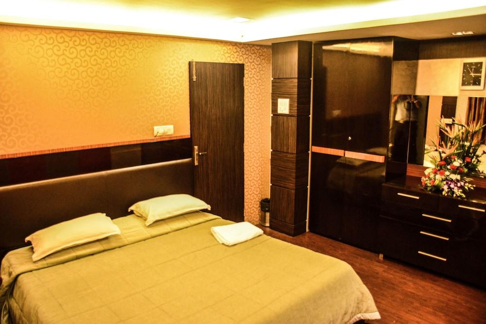 Hotel Metro Palace Bombay Extérieur photo