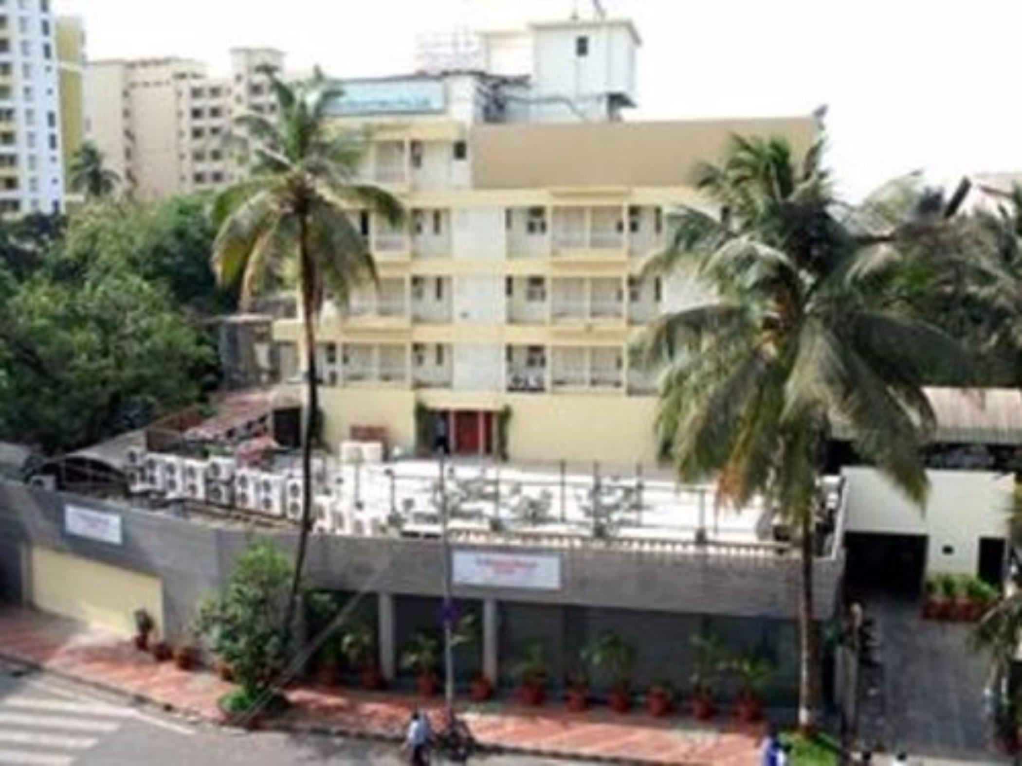Hotel Metro Palace Bombay Extérieur photo