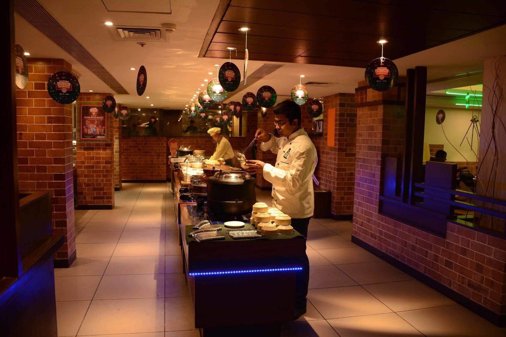 Hotel Metro Palace Bombay Extérieur photo