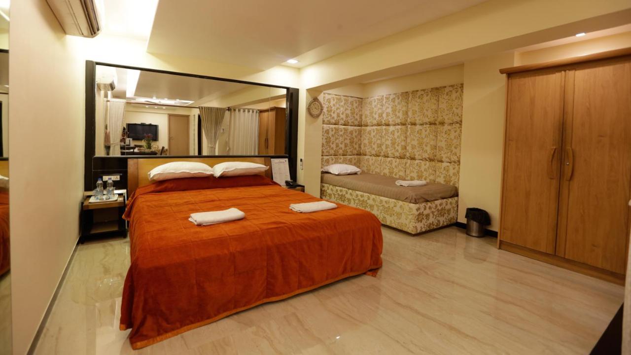 Hotel Metro Palace Bombay Extérieur photo